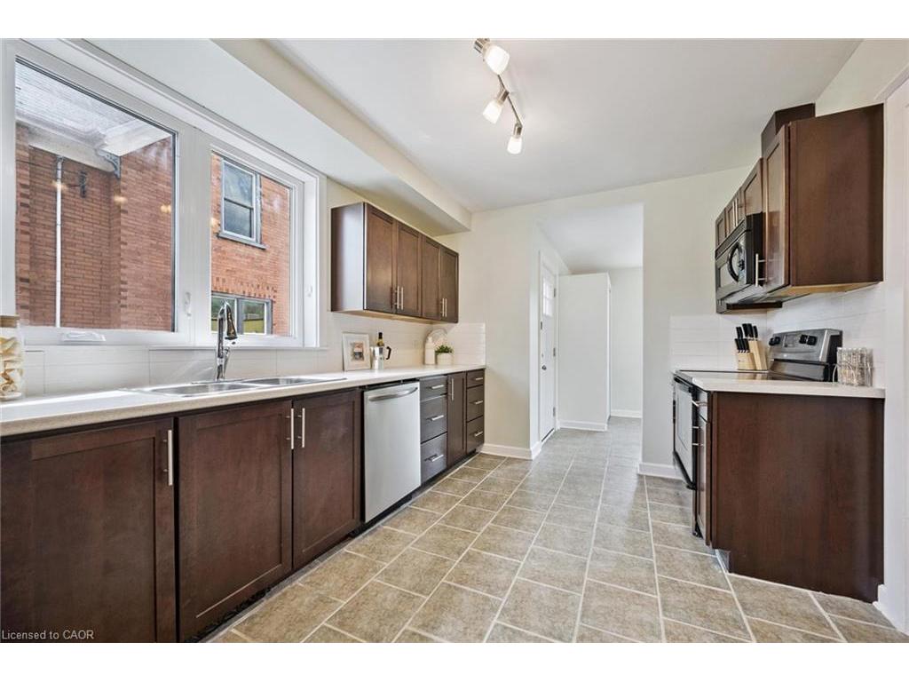 









123


Strange

Street,
Kitchener,




ON
N2G 1R4

