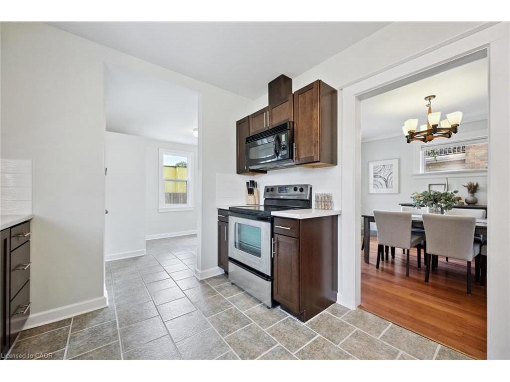 









123


Strange

Street,
Kitchener,




ON
N2G 1R4


