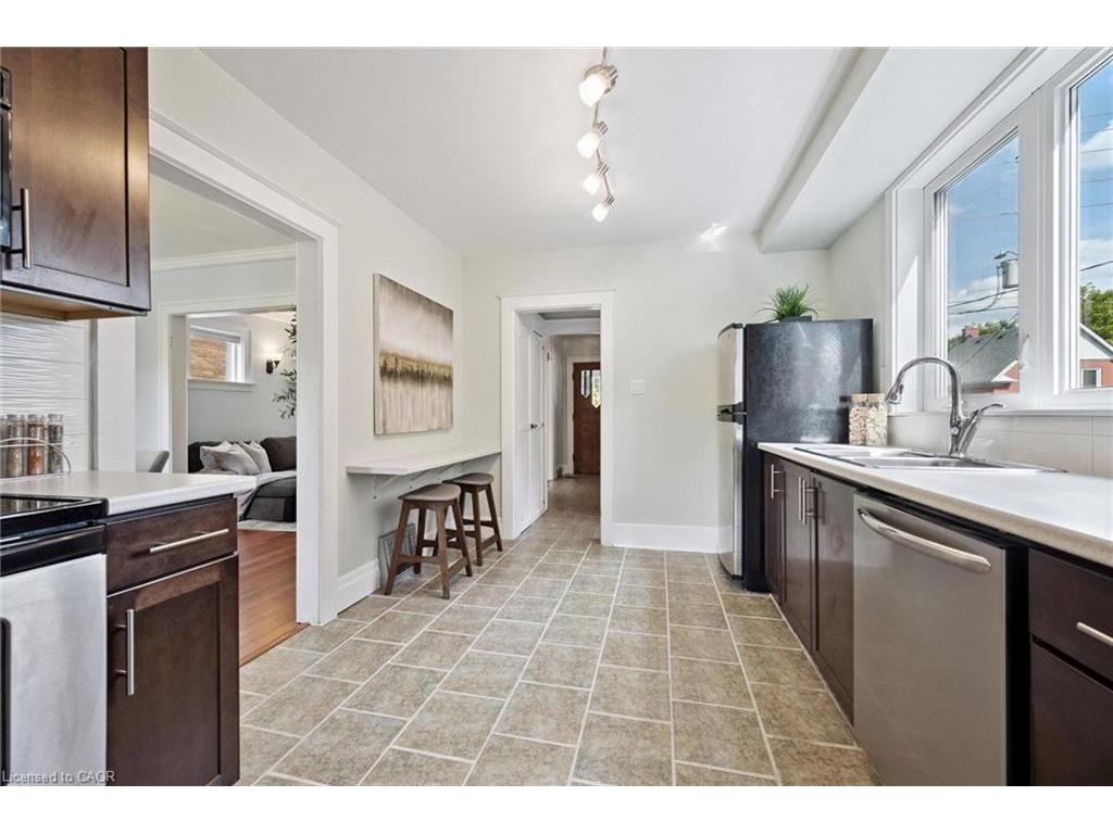 









123


Strange

Street,
Kitchener,




ON
N2G 1R4

