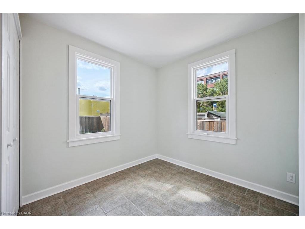 









123


Strange

Street,
Kitchener,




ON
N2G 1R4

