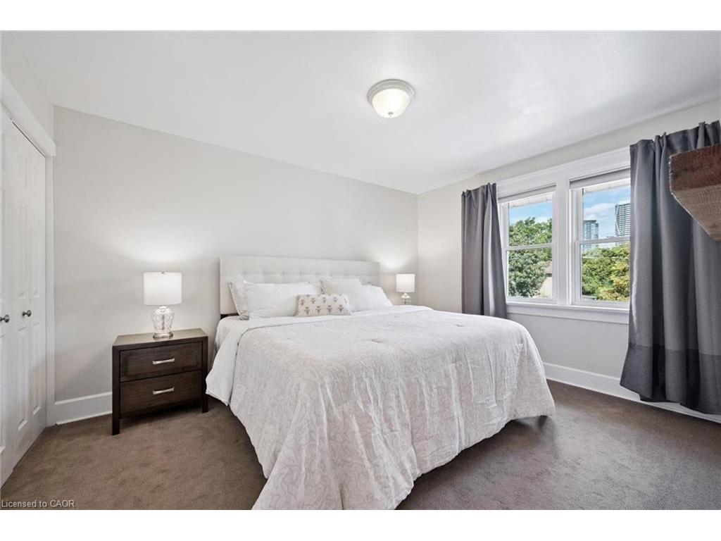 









123


Strange

Street,
Kitchener,




ON
N2G 1R4

