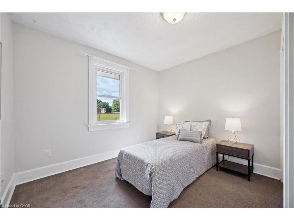 









123


Strange

Street,
Kitchener,




ON
N2G 1R4


