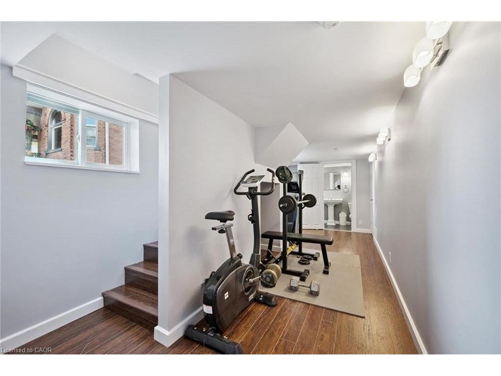 









123


Strange

Street,
Kitchener,




ON
N2G 1R4

