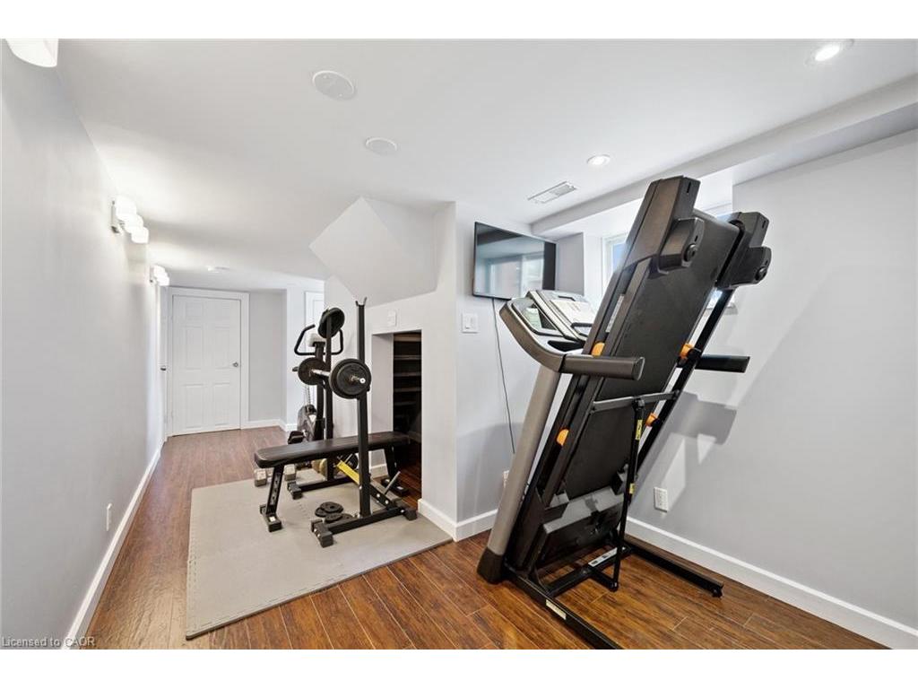 









123


Strange

Street,
Kitchener,




ON
N2G 1R4

