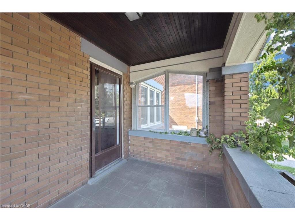 









123


Strange

Street,
Kitchener,




ON
N2G 1R4


