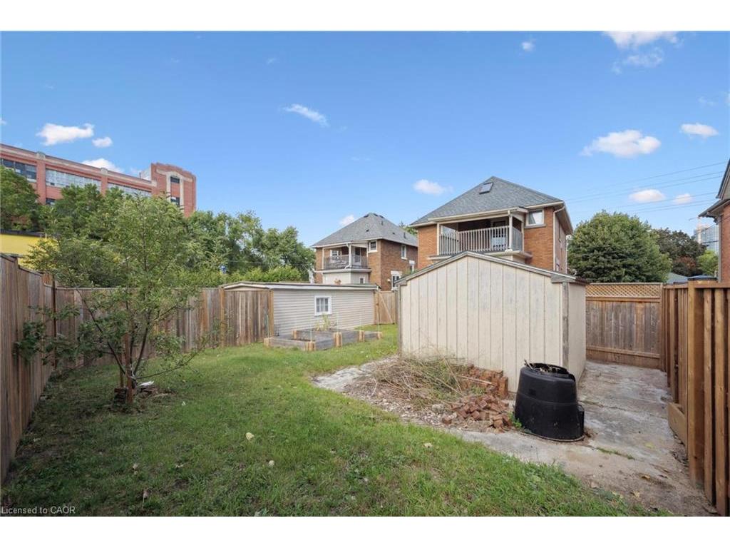 









123


Strange

Street,
Kitchener,




ON
N2G 1R4


