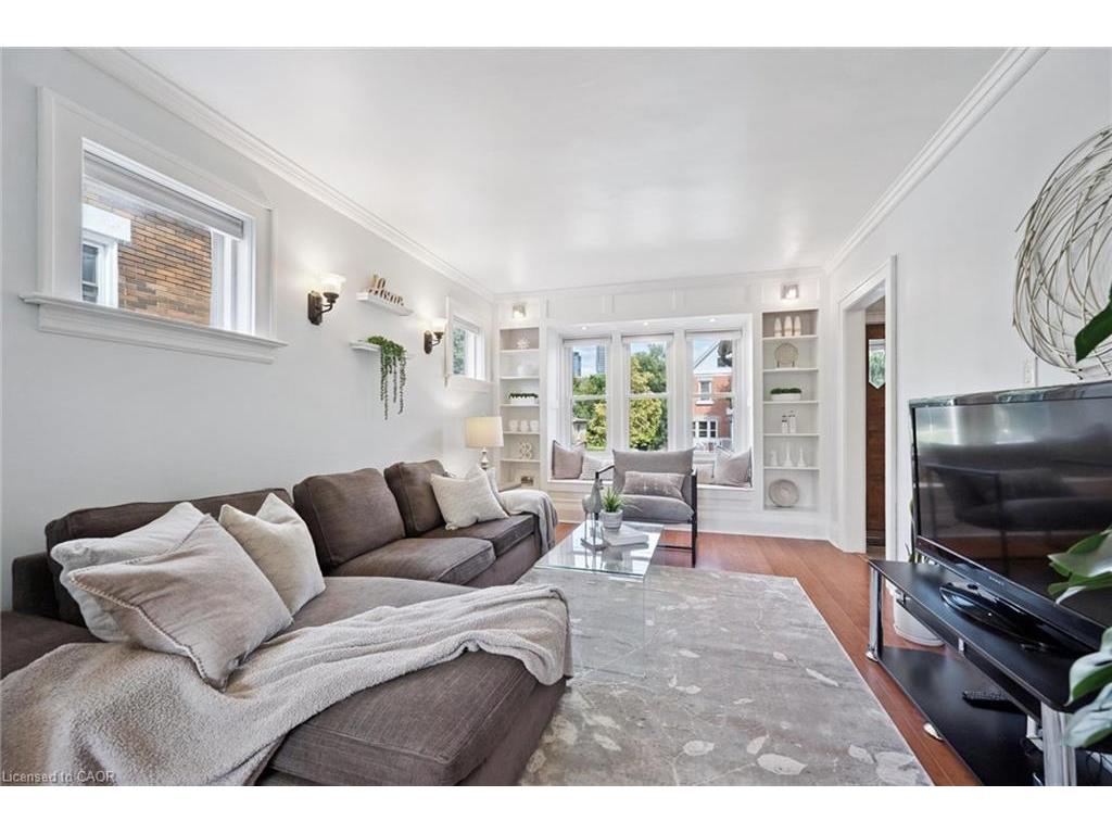 









123


Strange

Street,
Kitchener,




ON
N2G 1R4

