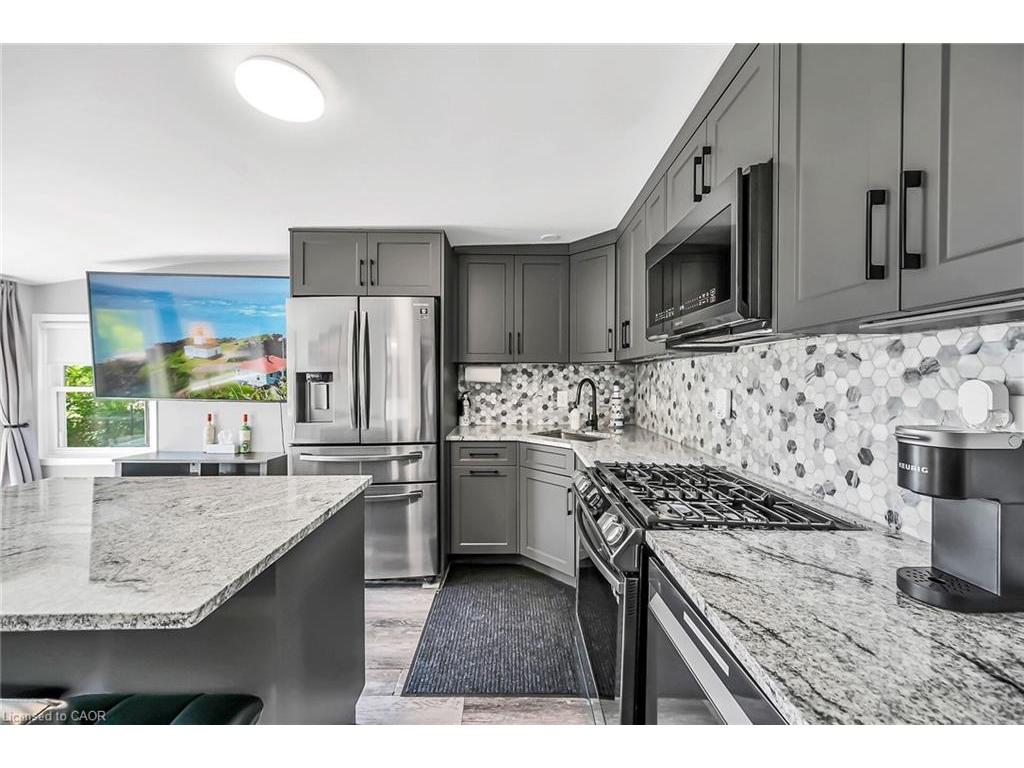 









33


Dover

Street,
Dunnville,




ON
N1A 2W6

