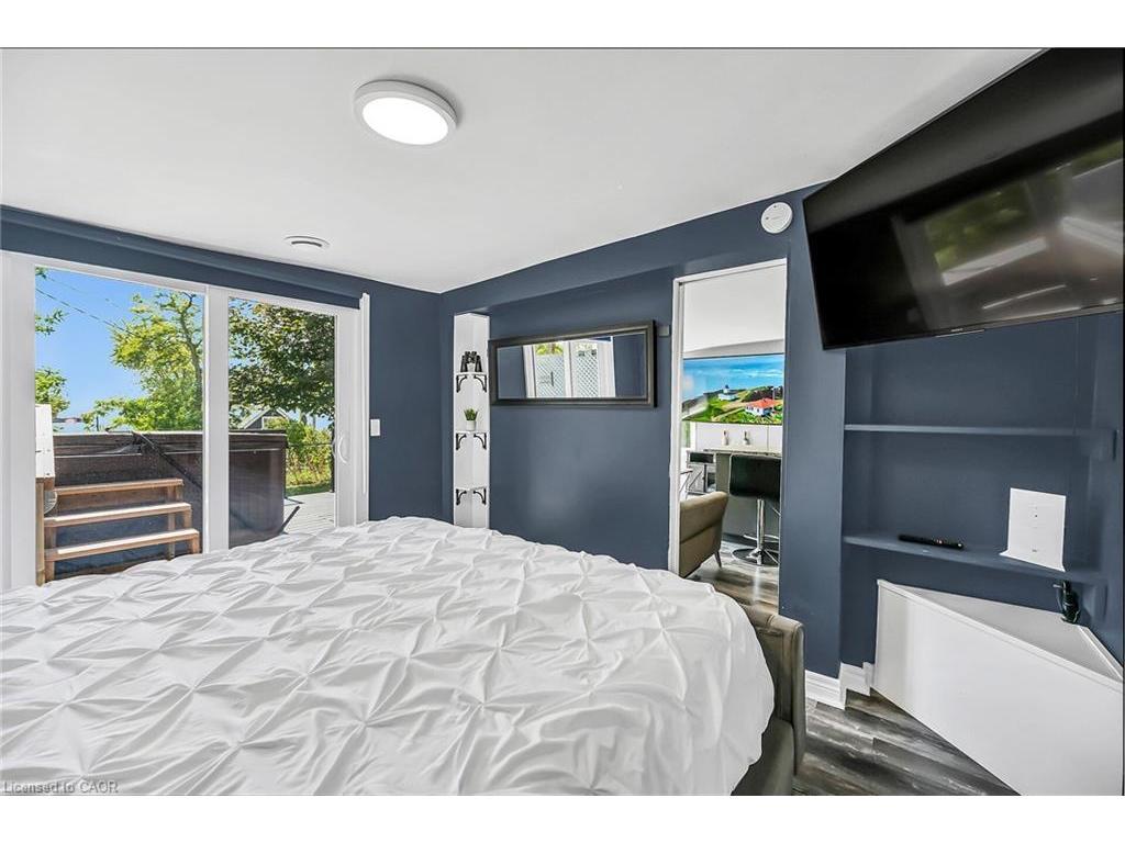 









33


Dover

Street,
Dunnville,




ON
N1A 2W6

