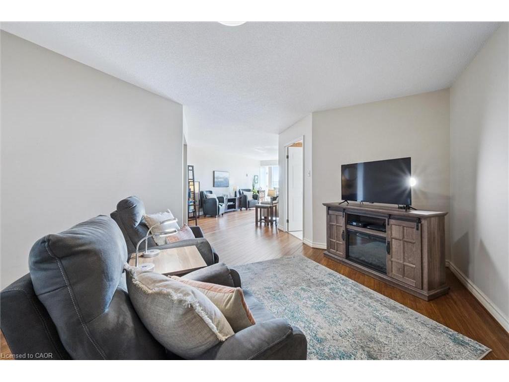 









4


Willow

Street, 903,
Waterloo,




ON
N2J 4S2

