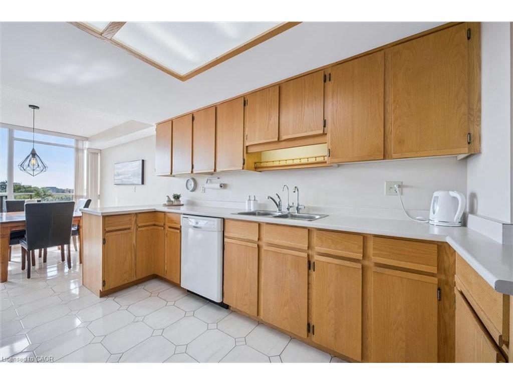 









4


Willow

Street, 903,
Waterloo,




ON
N2J 4S2

