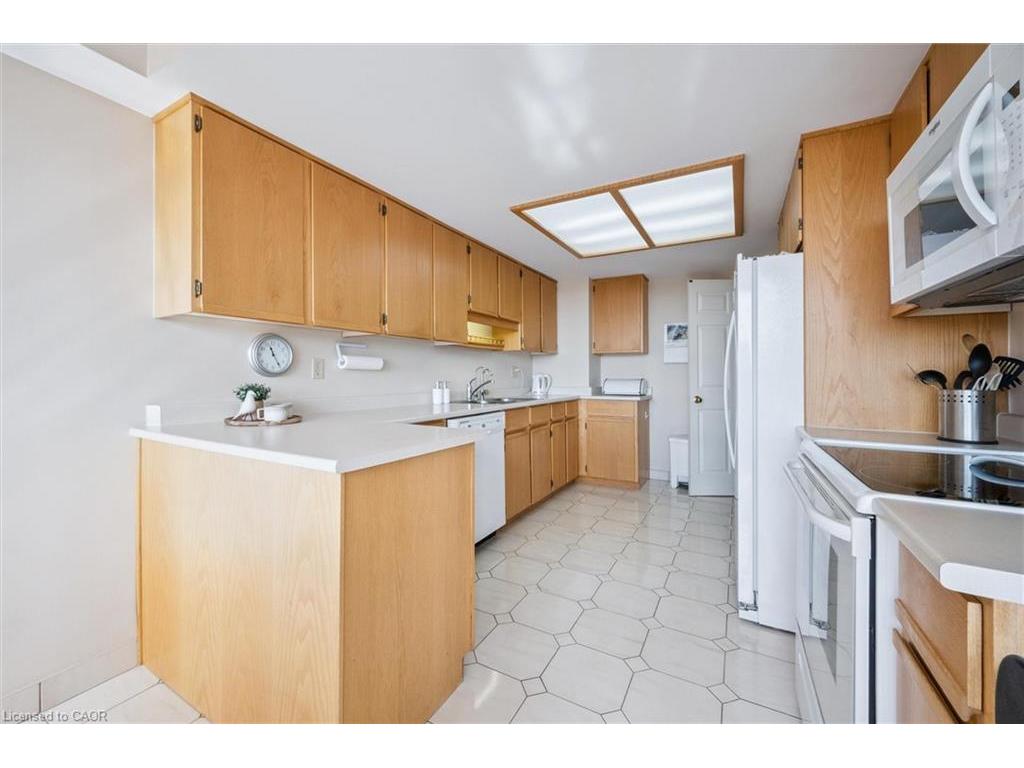 









4


Willow

Street, 903,
Waterloo,




ON
N2J 4S2

