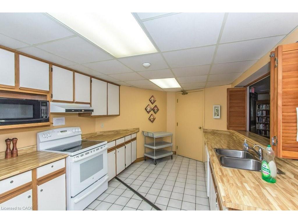 









4


Willow

Street, 903,
Waterloo,




ON
N2J 4S2

