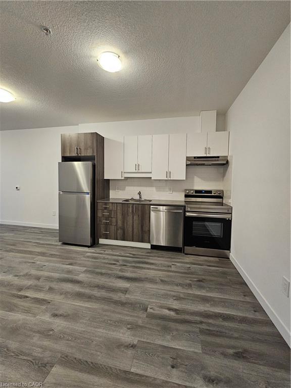 









1434


Highland

Road West, 107,
Kitchener,




ON
N2N 0C8

