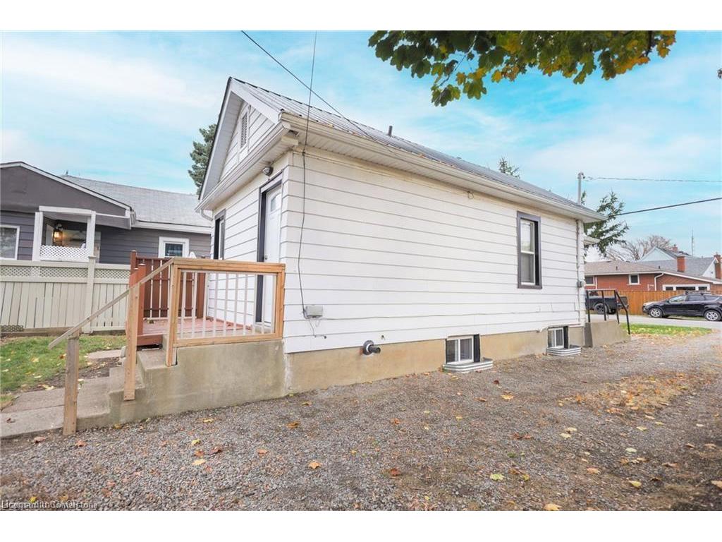 









11


Perry

Street,
St. Catharines,




ON
L2R 1K7

