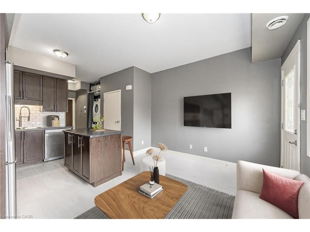 









689


Doon Village

Road, 102,
Kitchener,




ON
N2P 1A1

