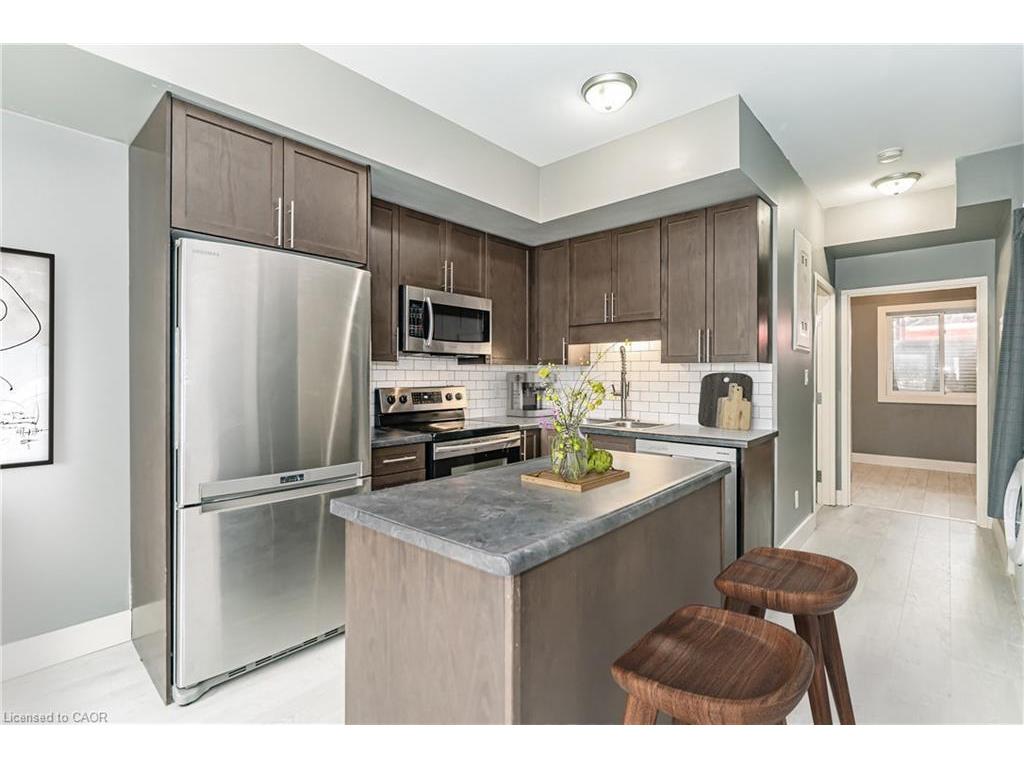 









689


Doon Village

Road, 102,
Kitchener,




ON
N2P 1A1

