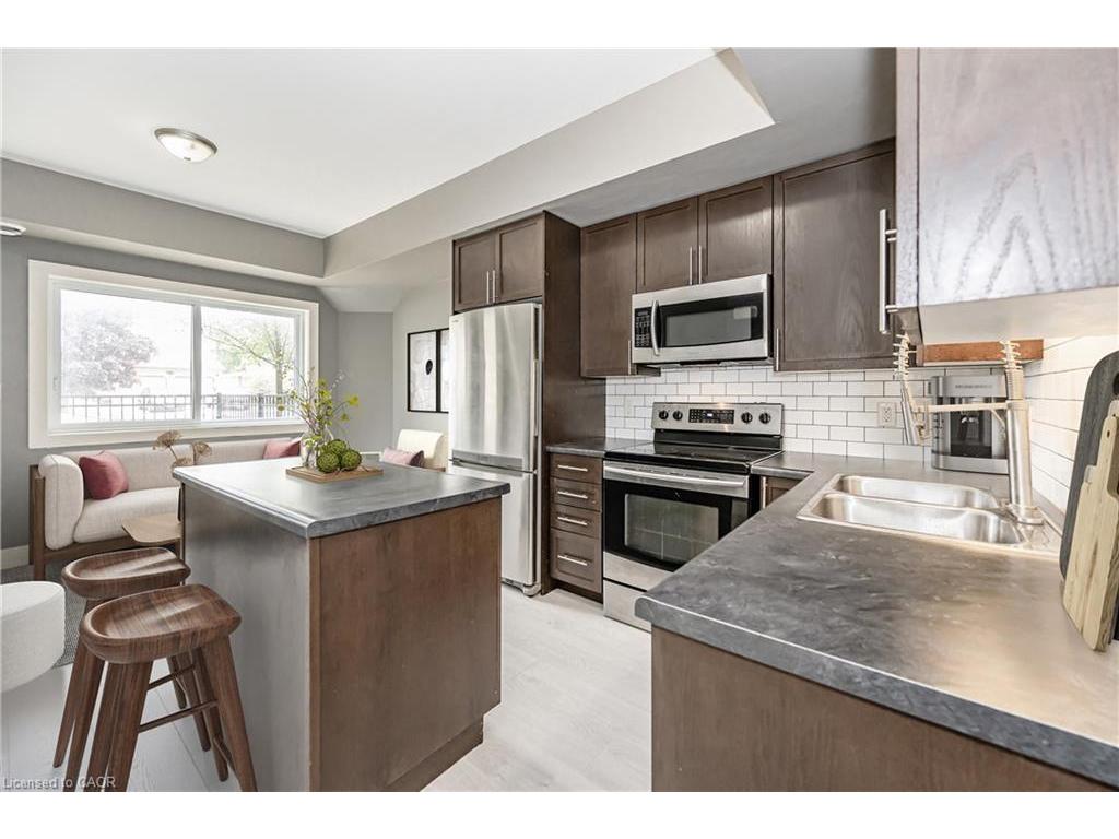 









689


Doon Village

Road, 102,
Kitchener,




ON
N2P 1A1

