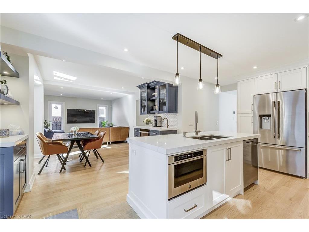 









27


Morrison Creek

Crescent,
Oakville,




ON
L6H 4C3

