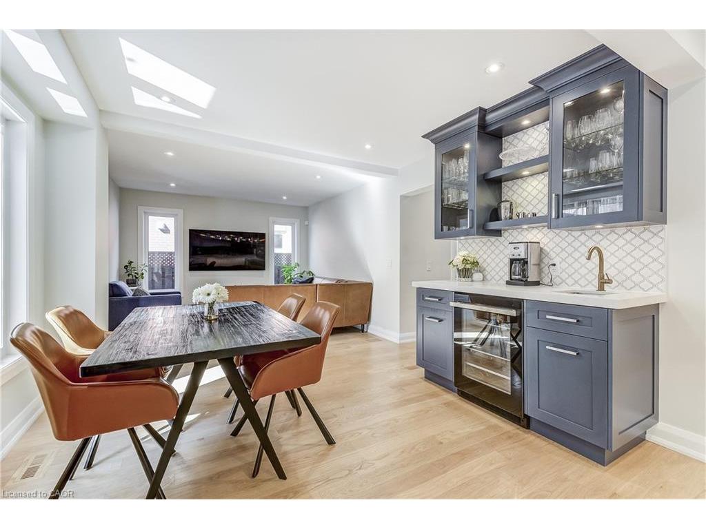 









27


Morrison Creek

Crescent,
Oakville,




ON
L6H 4C3

