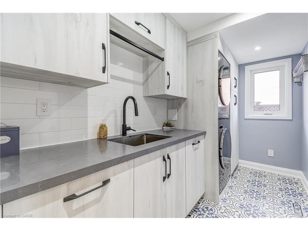 









27


Morrison Creek

Crescent,
Oakville,




ON
L6H 4C3

