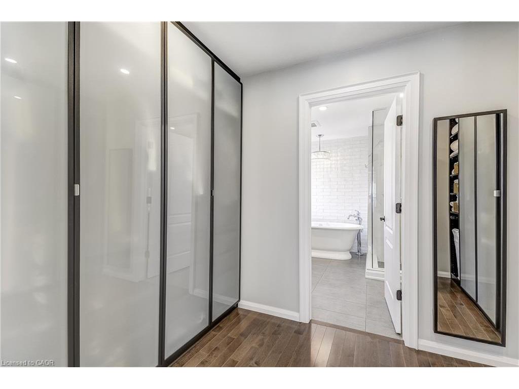 









27


Morrison Creek

Crescent,
Oakville,




ON
L6H 4C3

