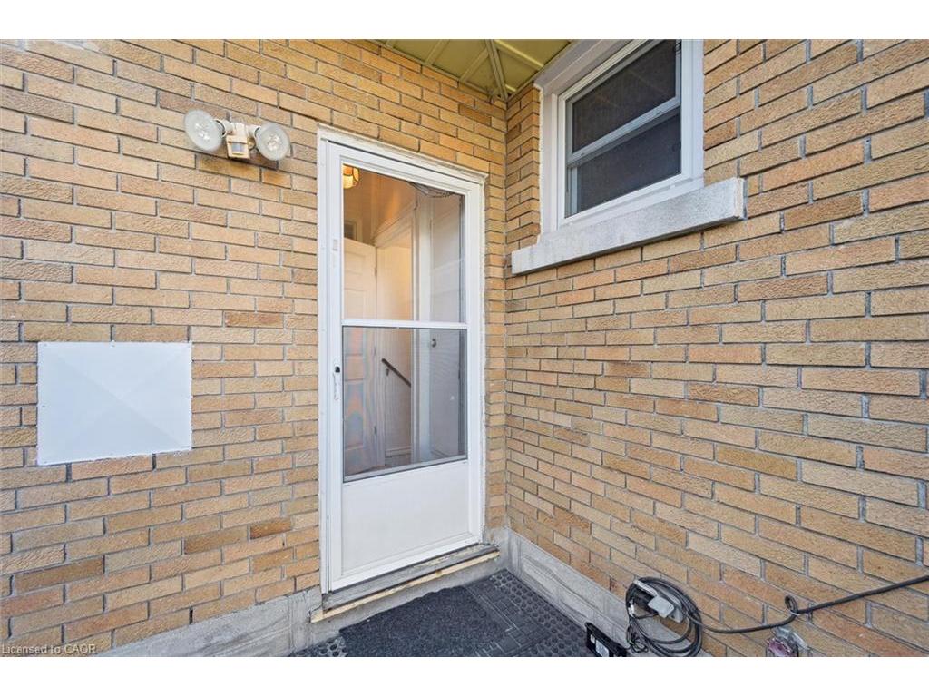 









18


Cambridge

Avenue, Lower,
Kitchener,




ON
N2B 1N4

