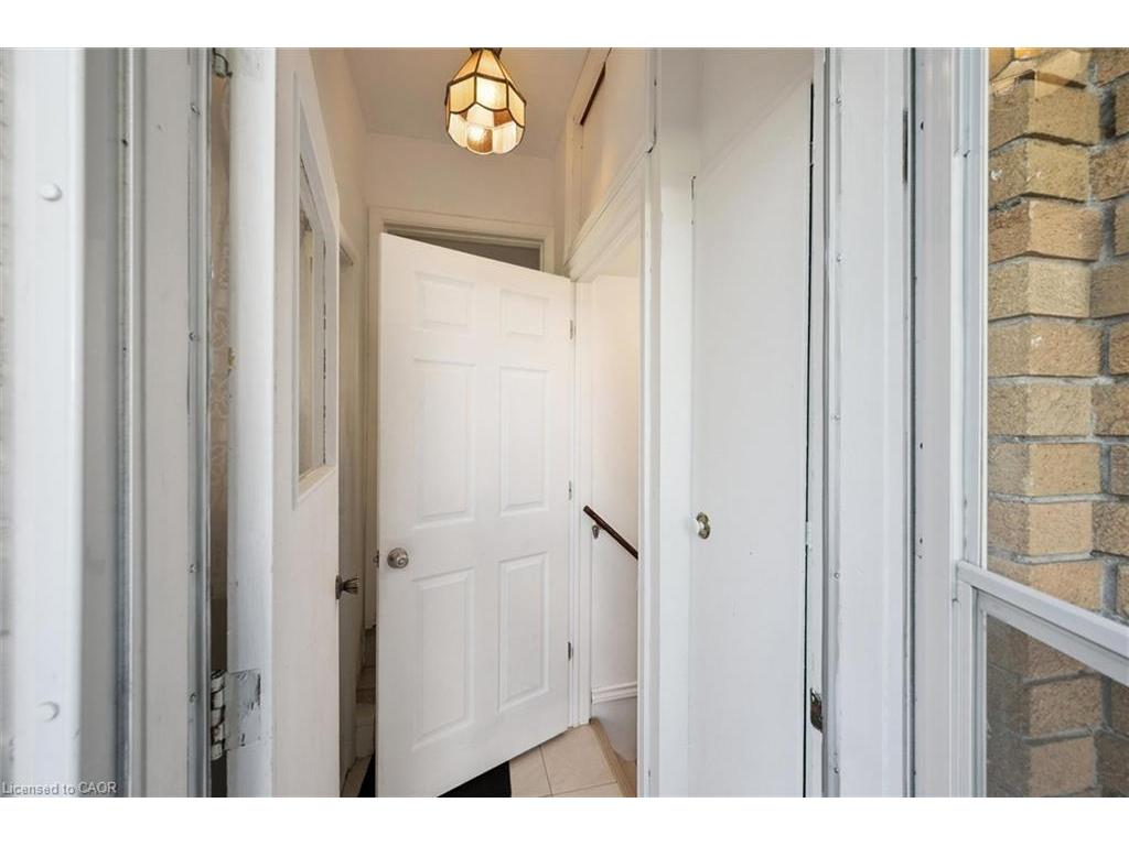 









18


Cambridge

Avenue, Lower,
Kitchener,




ON
N2B 1N4

