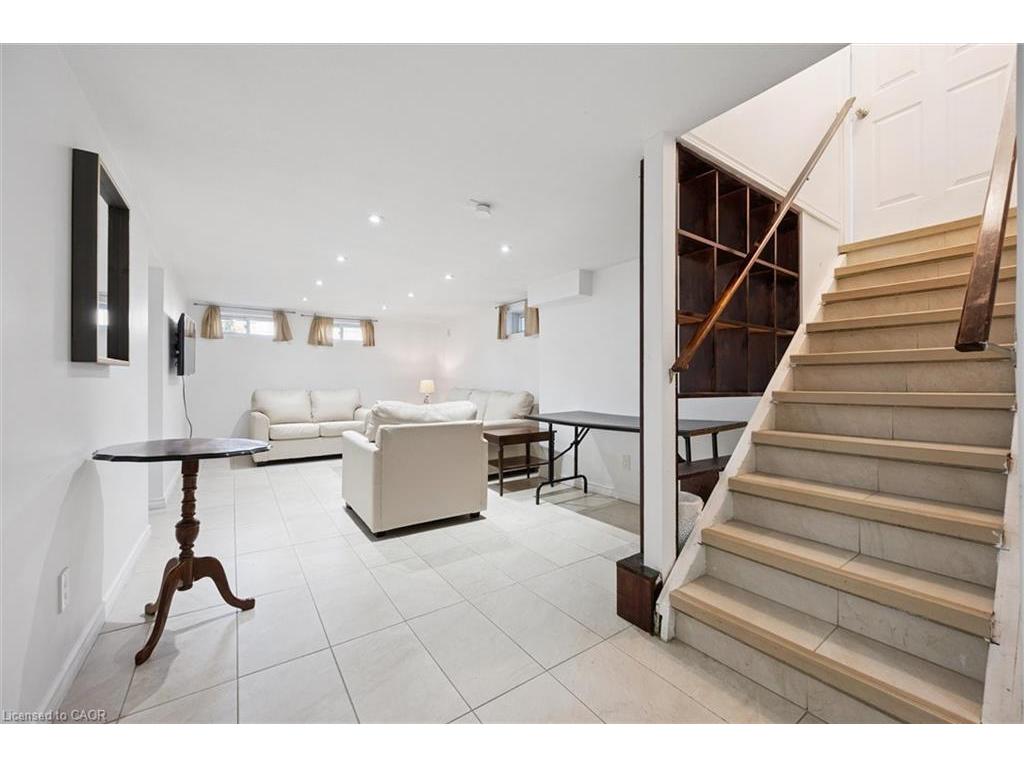 









18


Cambridge

Avenue, Lower,
Kitchener,




ON
N2B 1N4

