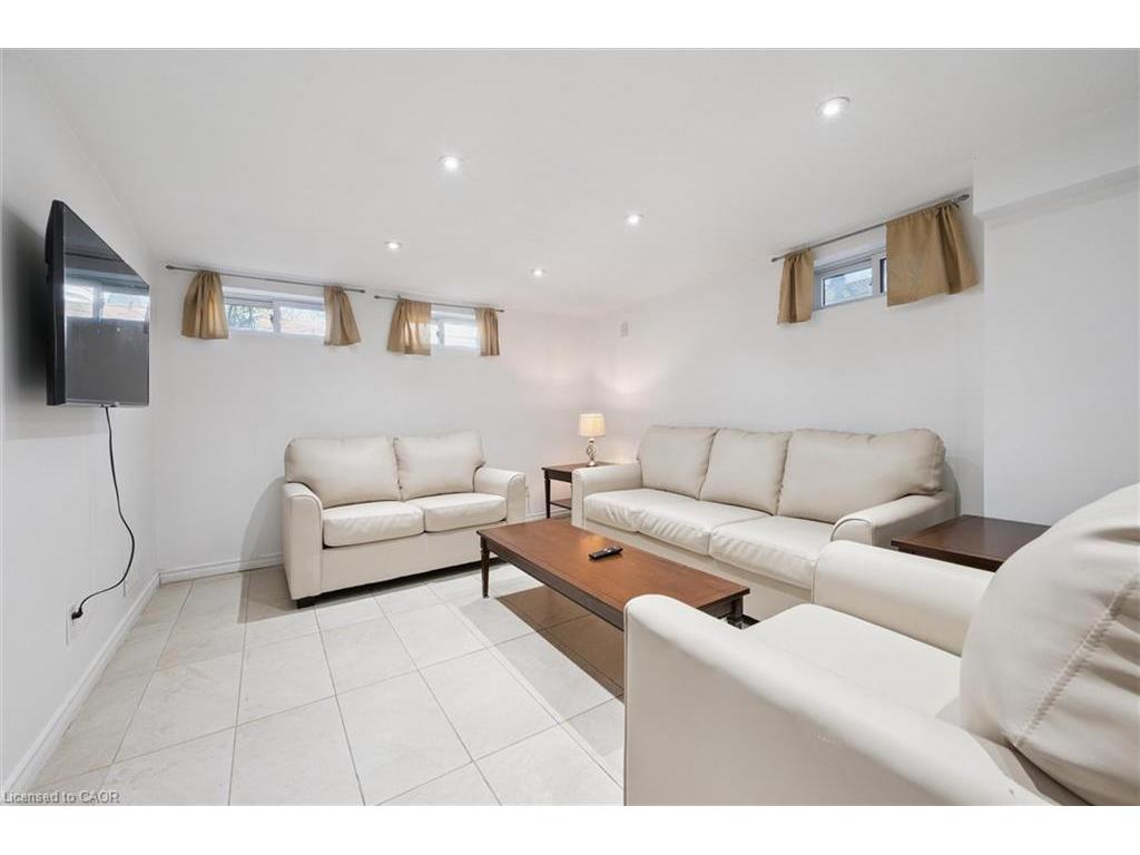 









18


Cambridge

Avenue, Lower,
Kitchener,




ON
N2B 1N4

