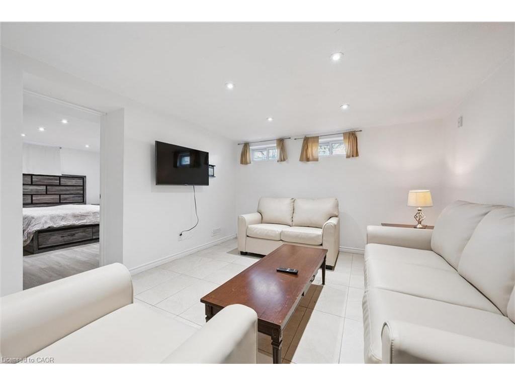 









18


Cambridge

Avenue, Lower,
Kitchener,




ON
N2B 1N4

