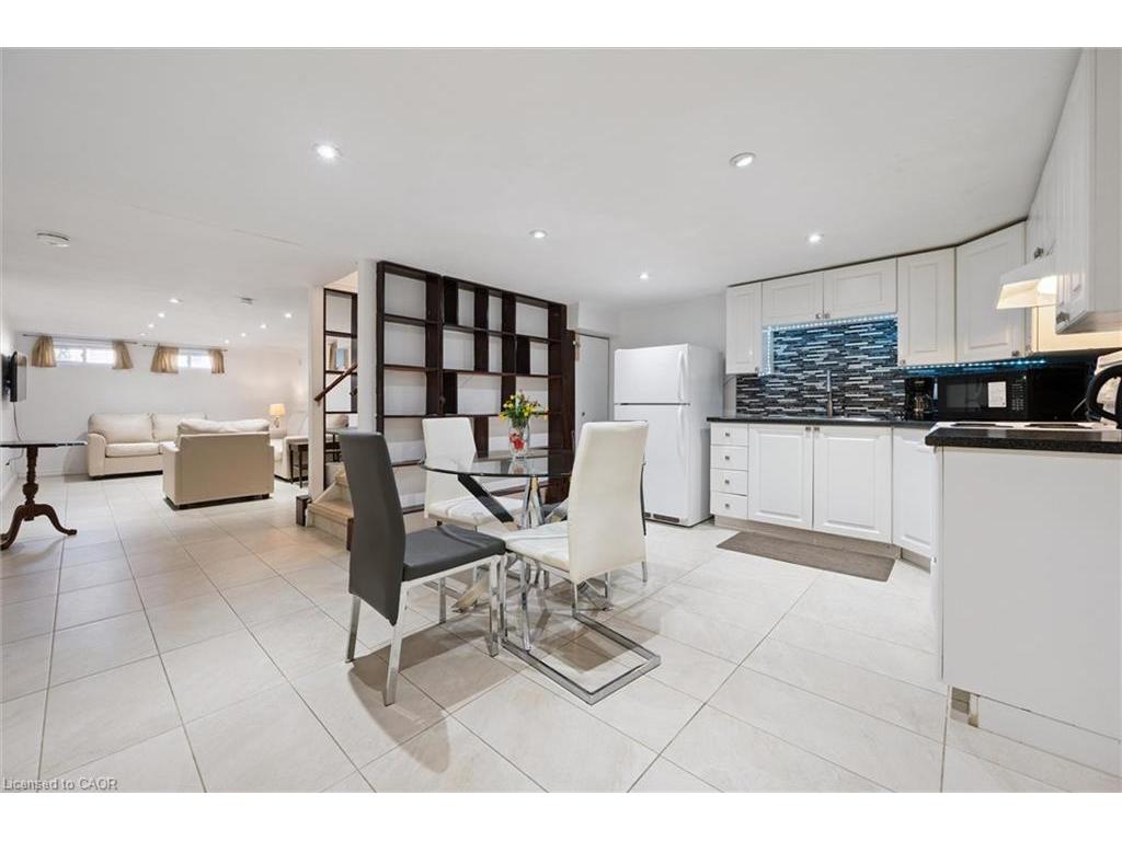 









18


Cambridge

Avenue, Lower,
Kitchener,




ON
N2B 1N4

