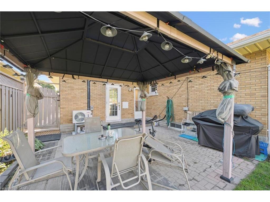 









18


Cambridge

Avenue, Lower,
Kitchener,




ON
N2B 1N4

