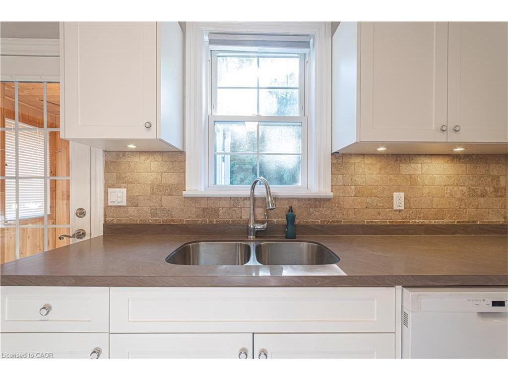 









12


Maple

Avenue,
Hamilton,




ON
L8G 2N9

