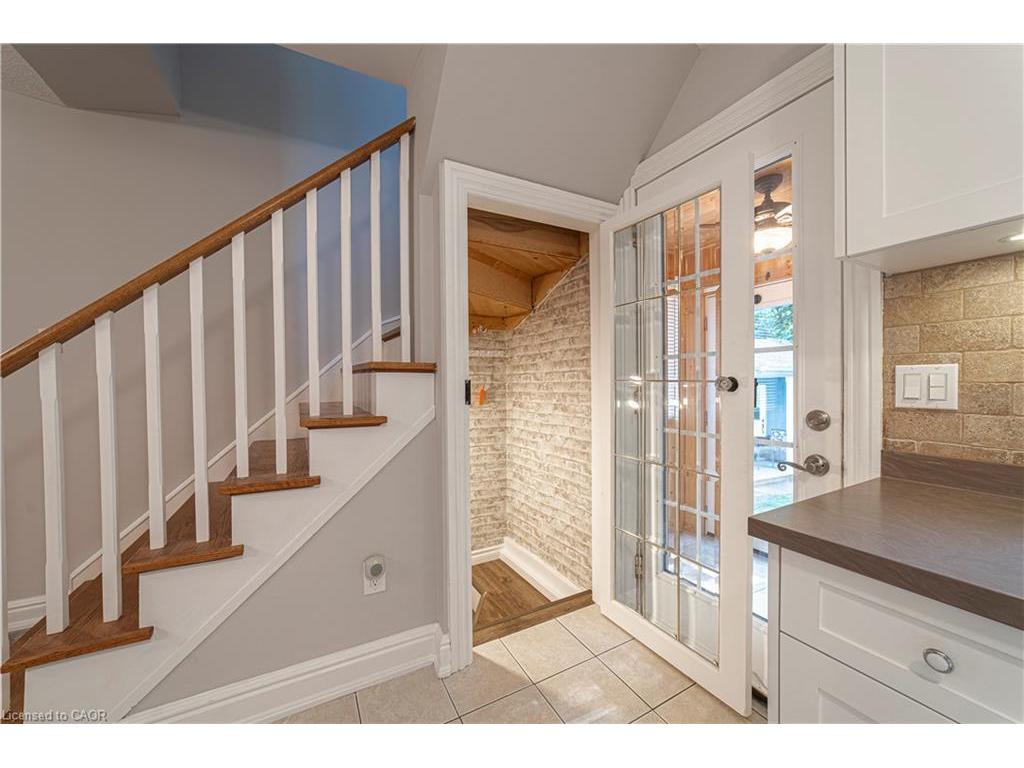 









12


Maple

Avenue,
Hamilton,




ON
L8G 2N9

