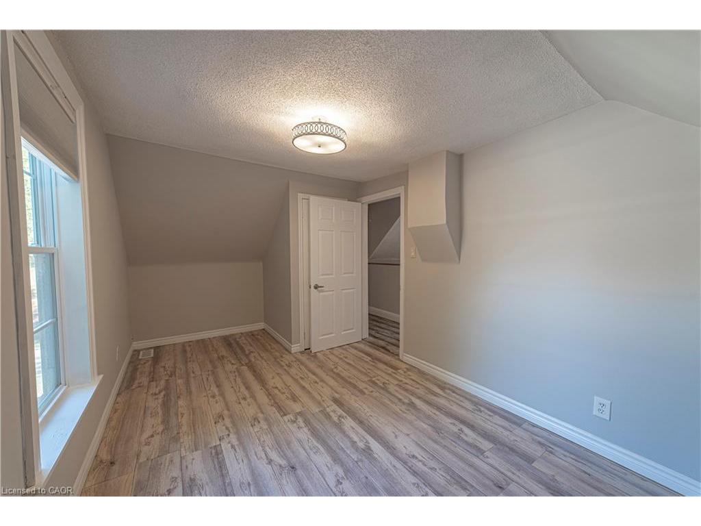 









12


Maple

Avenue,
Hamilton,




ON
L8G 2N9

