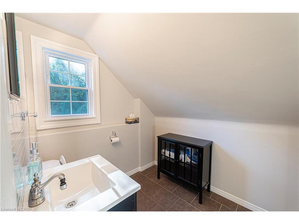 









12


Maple

Avenue,
Hamilton,




ON
L8G 2N9

