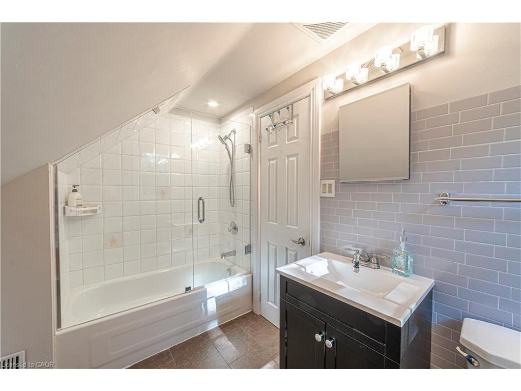 









12


Maple

Avenue,
Hamilton,




ON
L8G 2N9

