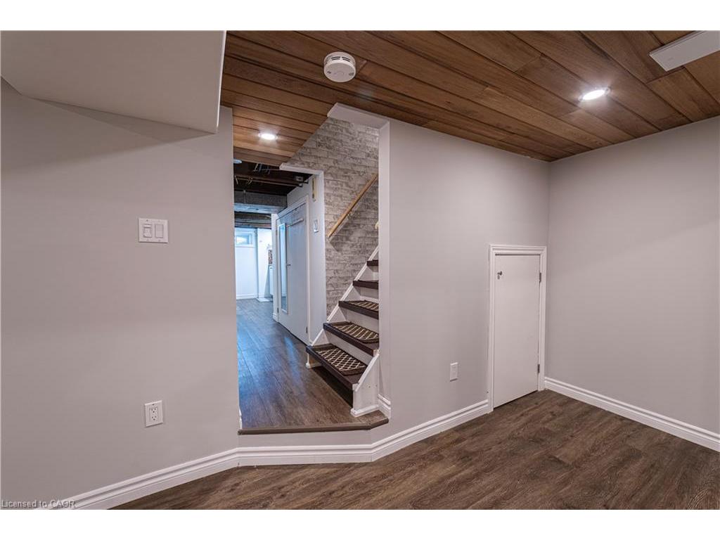 









12


Maple

Avenue,
Hamilton,




ON
L8G 2N9

