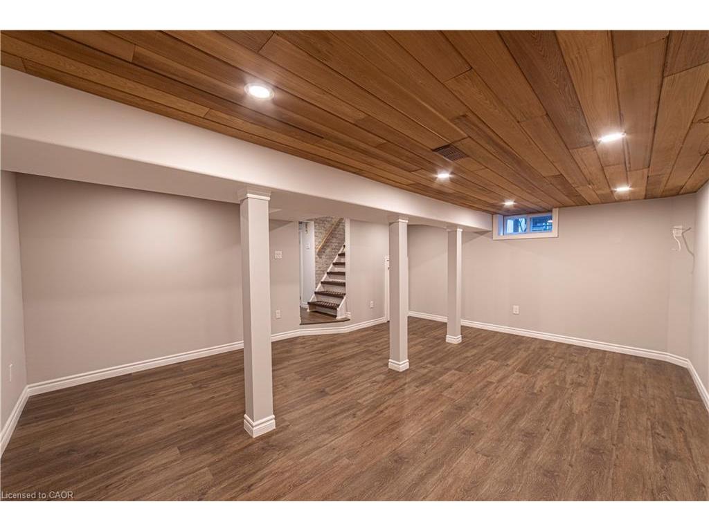 









12


Maple

Avenue,
Hamilton,




ON
L8G 2N9

