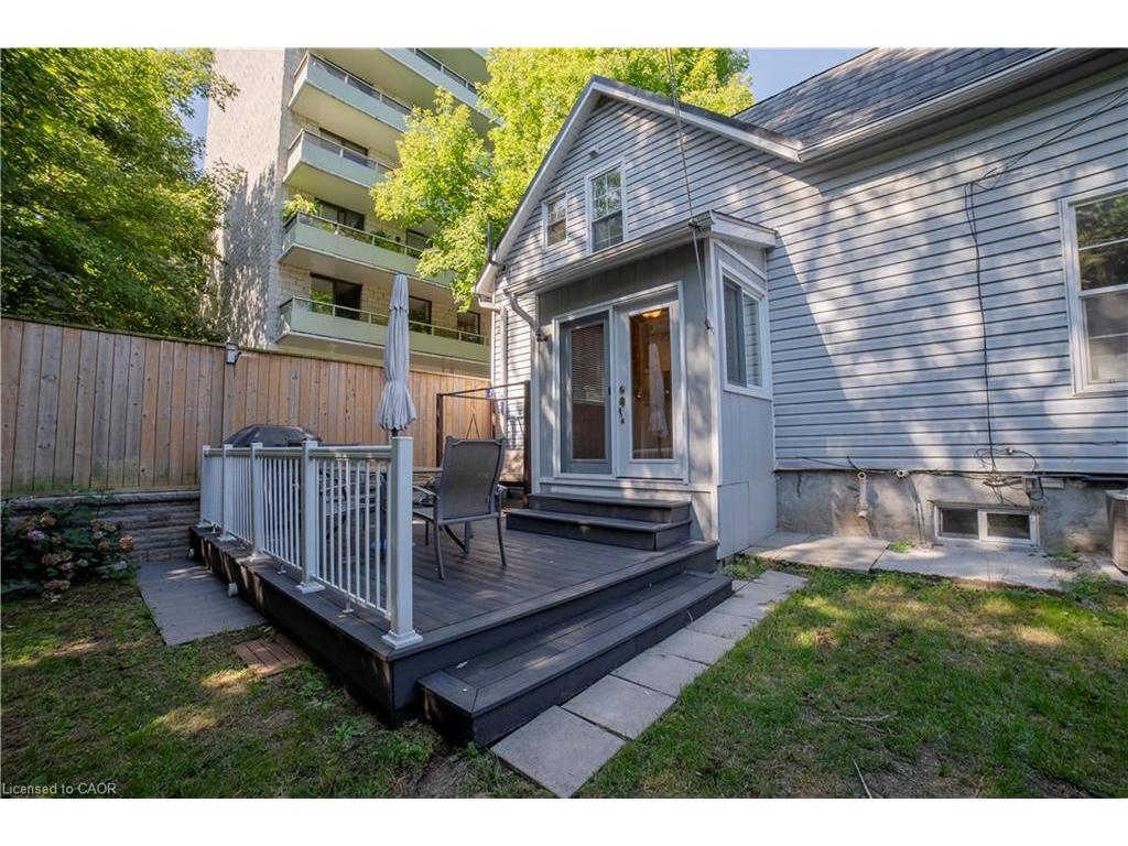 









12


Maple

Avenue,
Hamilton,




ON
L8G 2N9

