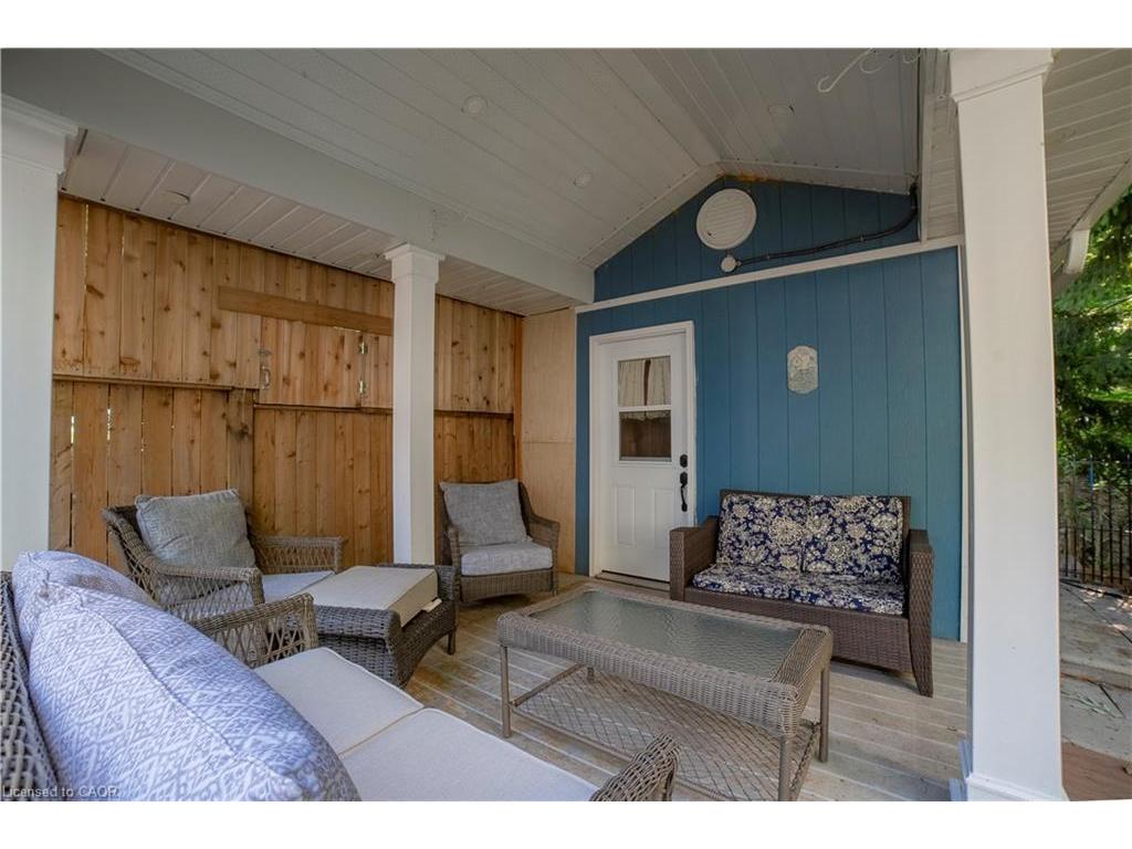 









12


Maple

Avenue,
Hamilton,




ON
L8G 2N9


