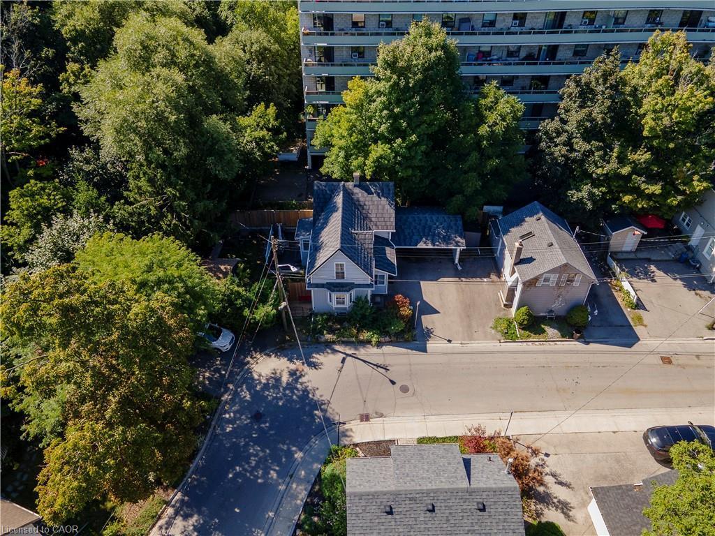 









12


Maple

Avenue,
Hamilton,




ON
L8G 2N9


