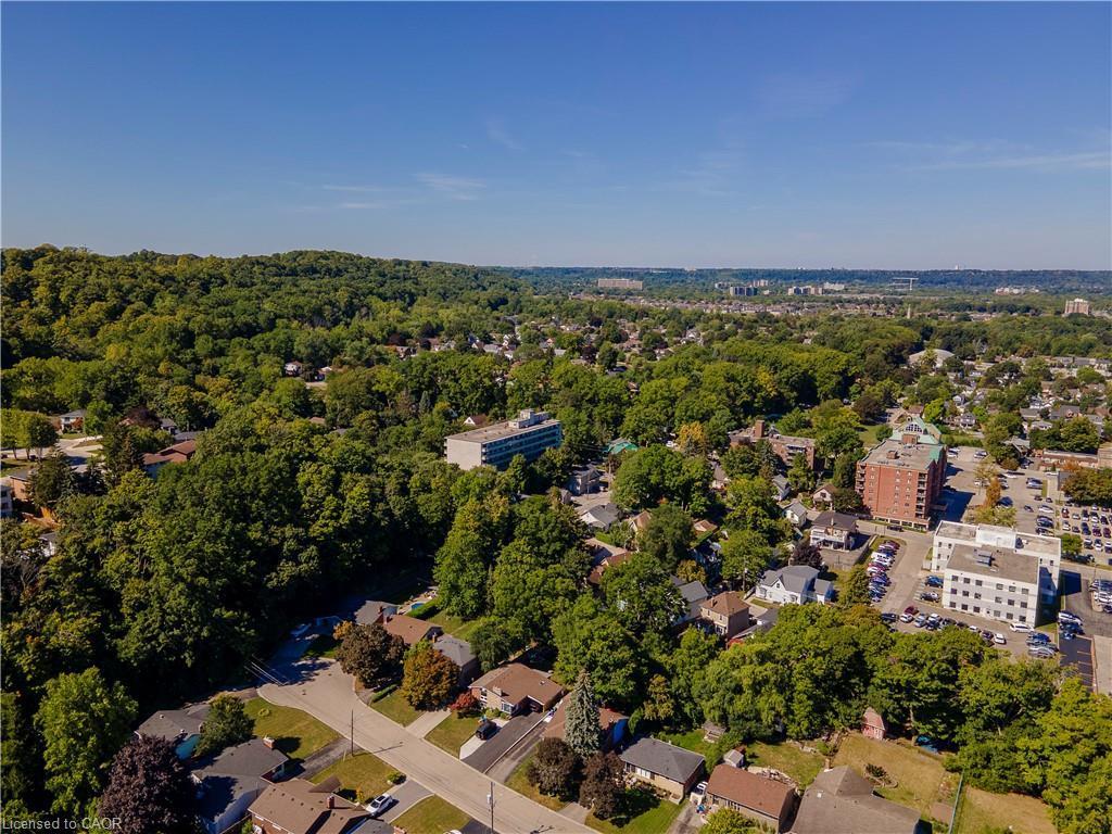 









12


Maple

Avenue,
Hamilton,




ON
L8G 2N9


