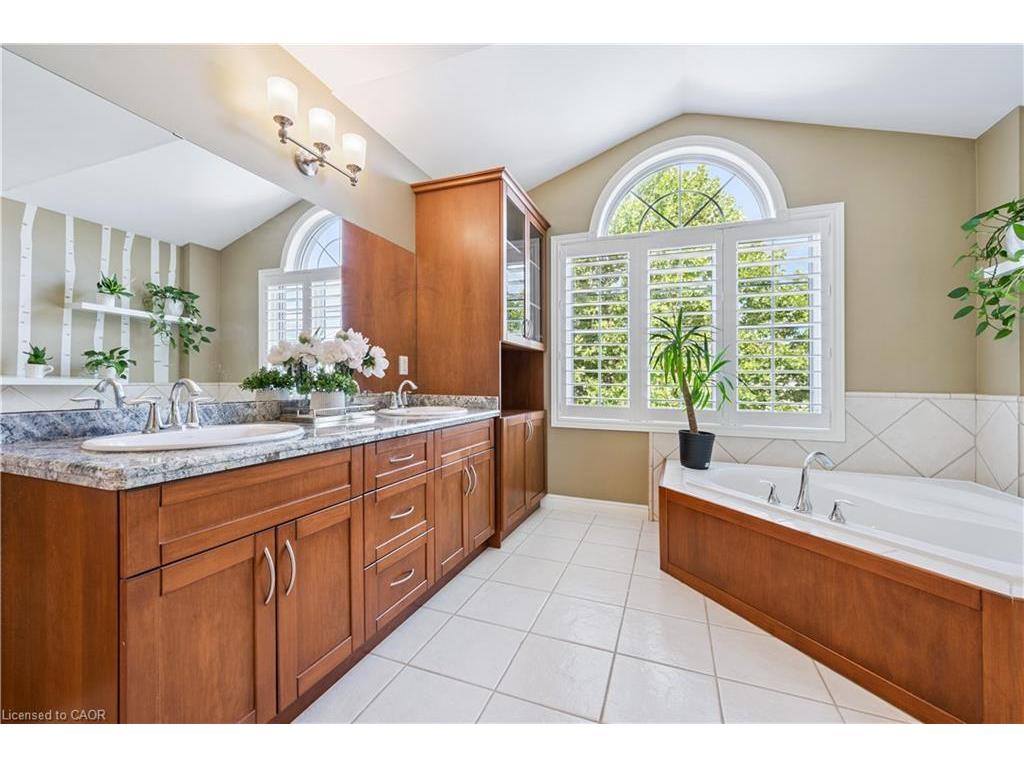









867


Creekside

Drive,
Waterloo,




ON
N2V 2S7

