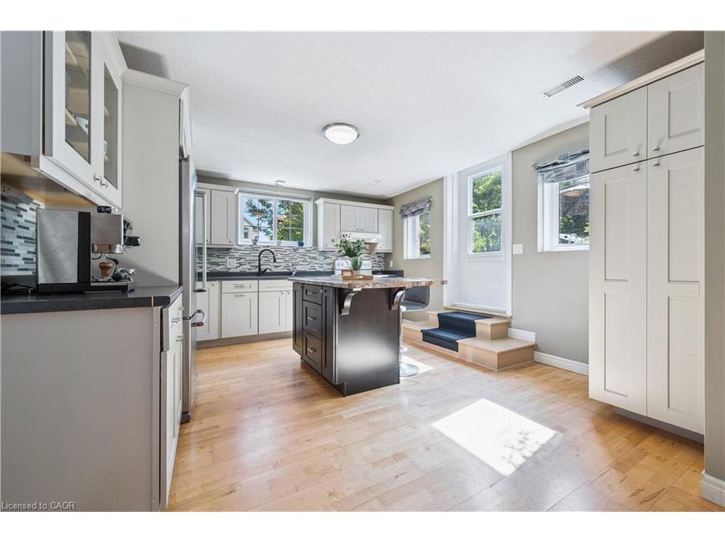 









867


Creekside

Drive,
Waterloo,




ON
N2V 2S7

