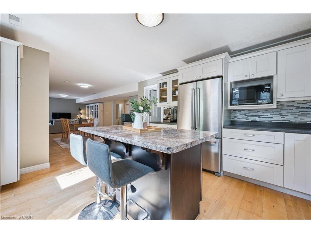 









867


Creekside

Drive,
Waterloo,




ON
N2V 2S7

