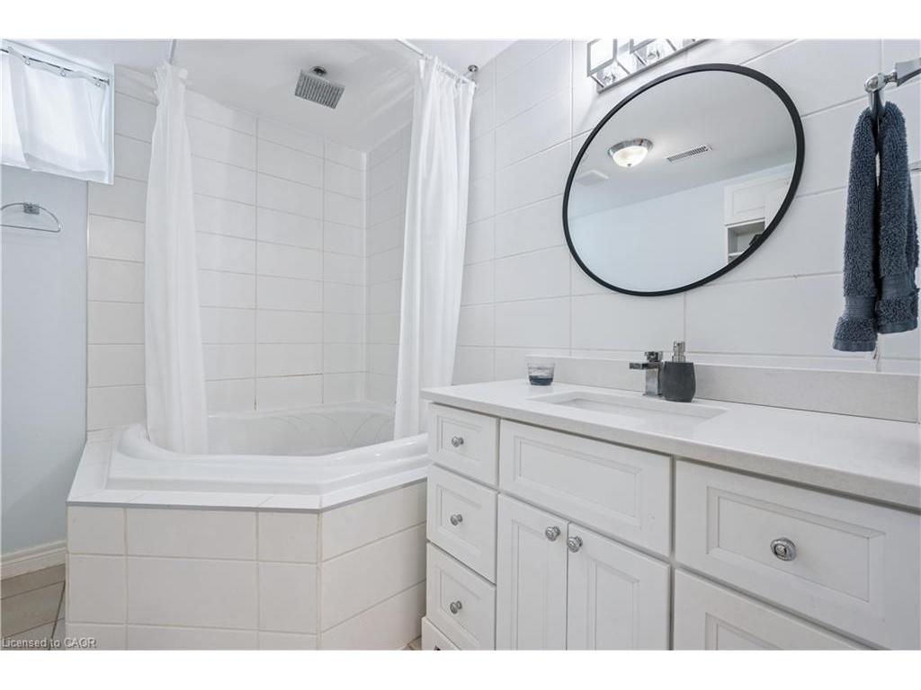 









867


Creekside

Drive,
Waterloo,




ON
N2V 2S7


