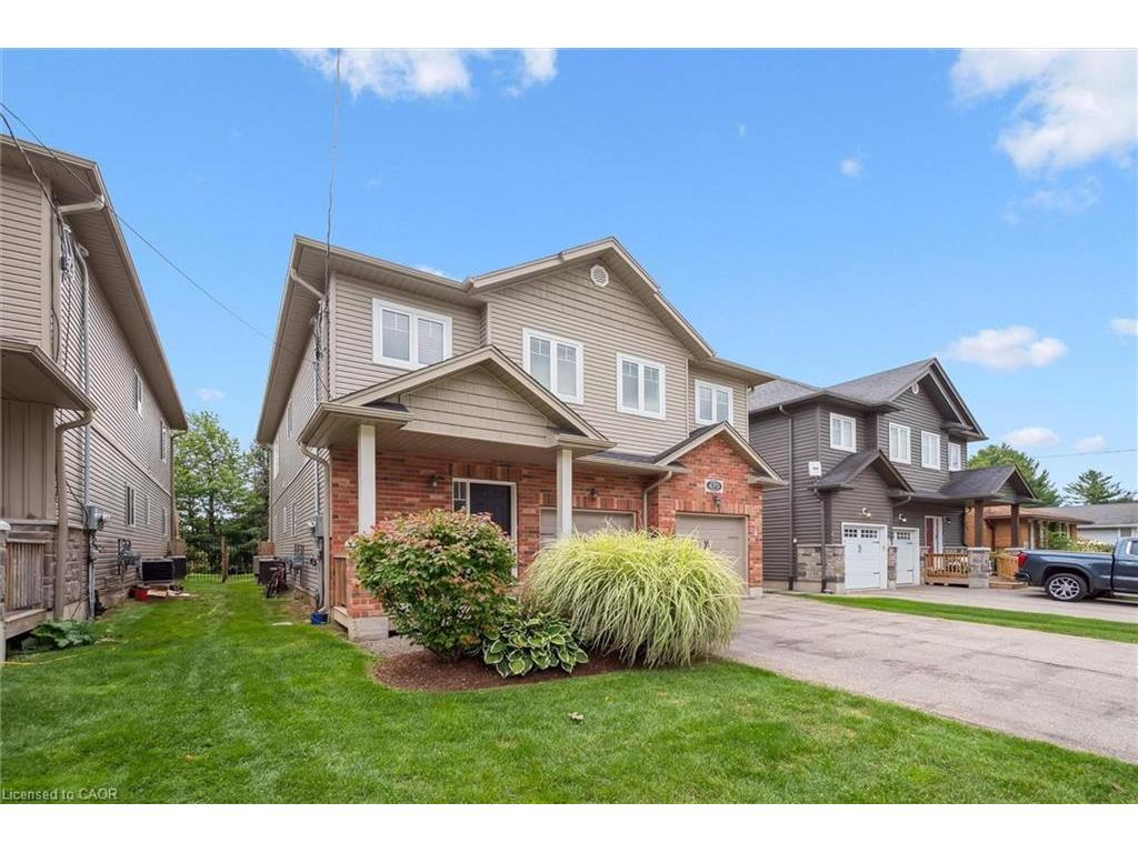 









470


Elora

Street,
Fergus,




ON
N1M 1Y8

