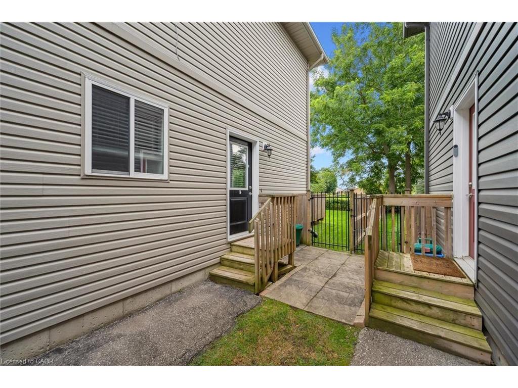 









470


Elora

Street,
Fergus,




ON
N1M 1Y8

